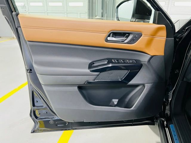 New 2026 Nissan Pathfinder Platinum image 25