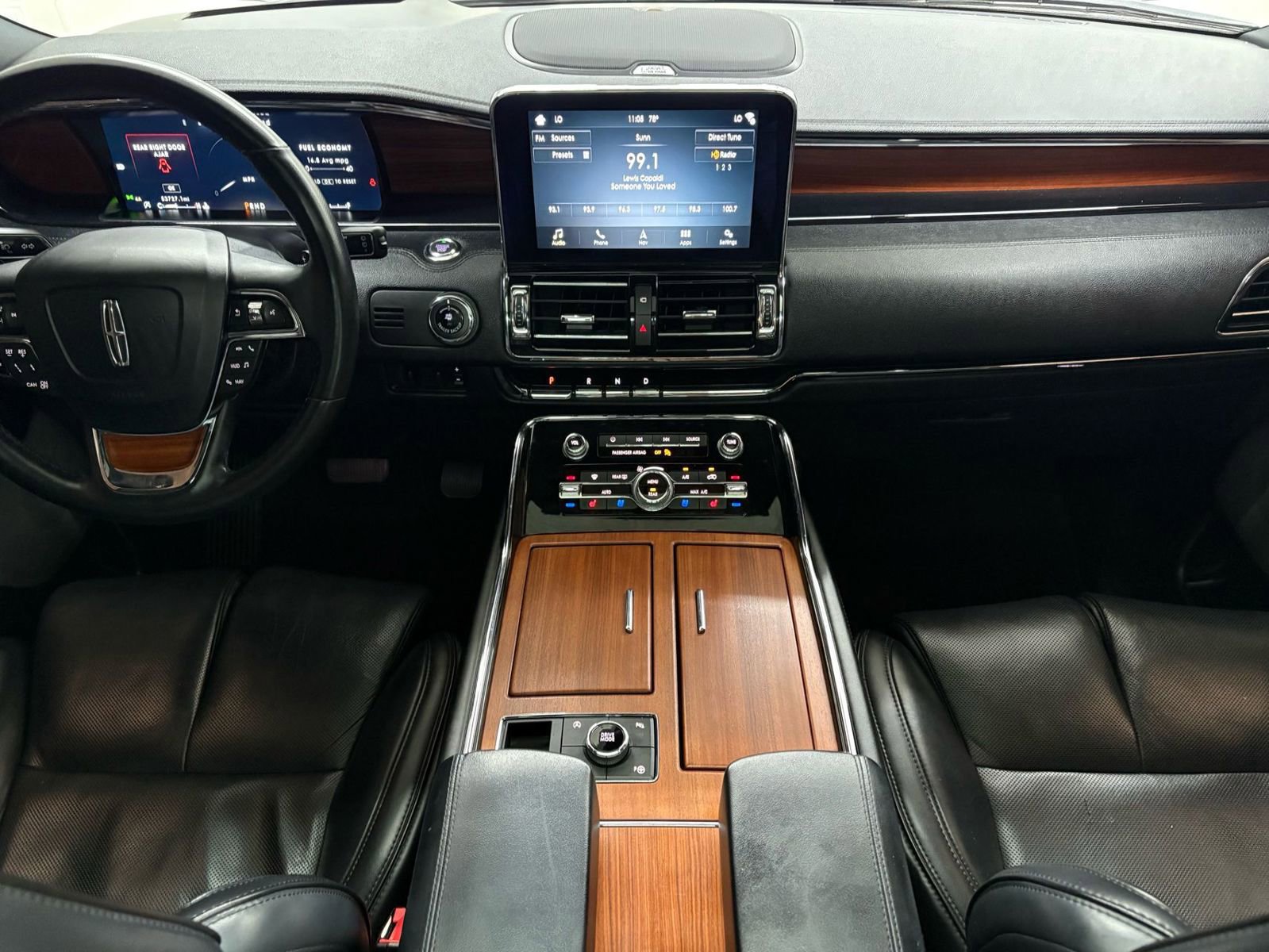 Used 2019 Lincoln Navigator Reserve image 2