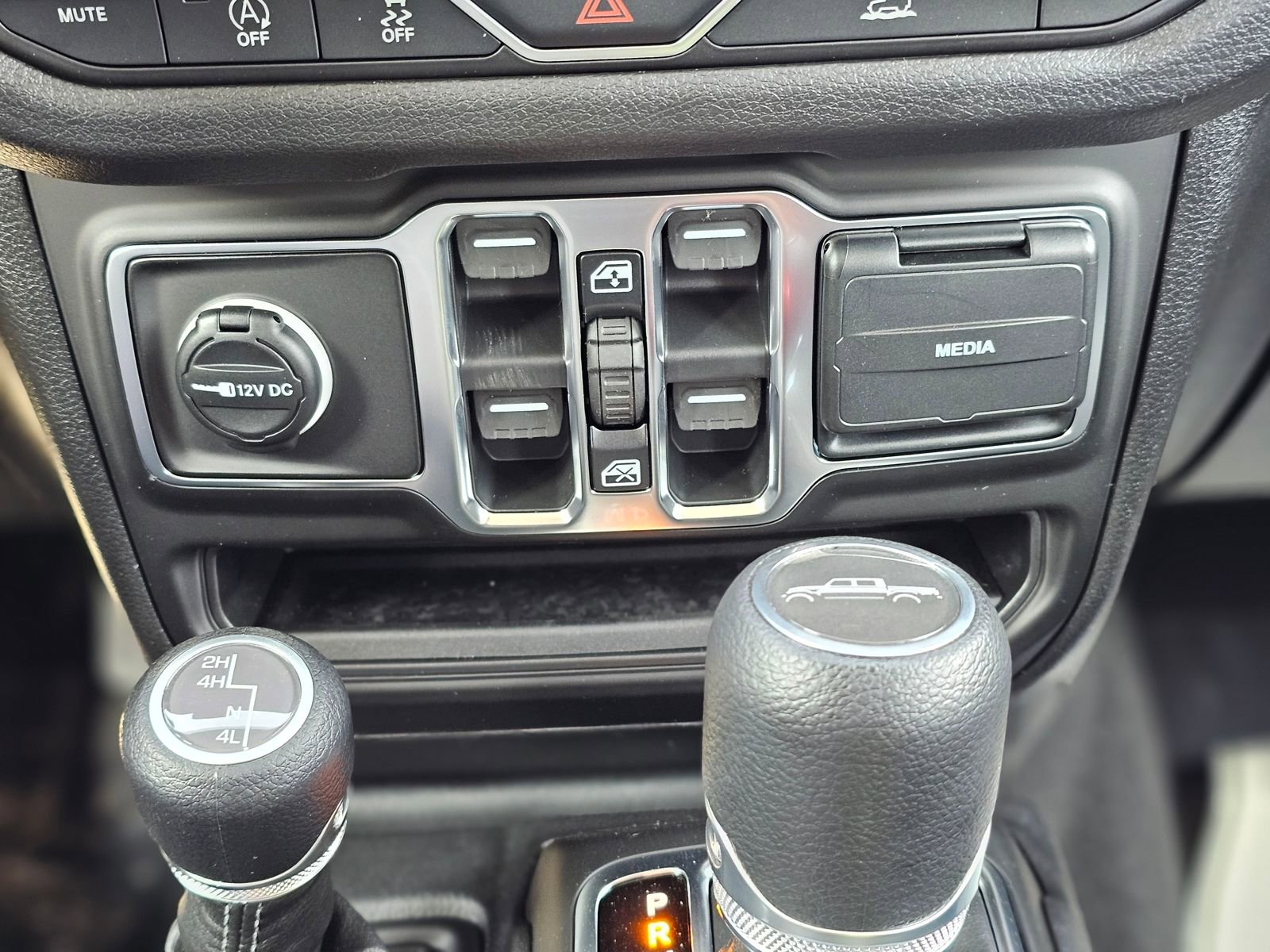 New 2026 Jeep Gladiator Sport AWD/4WD image 13
