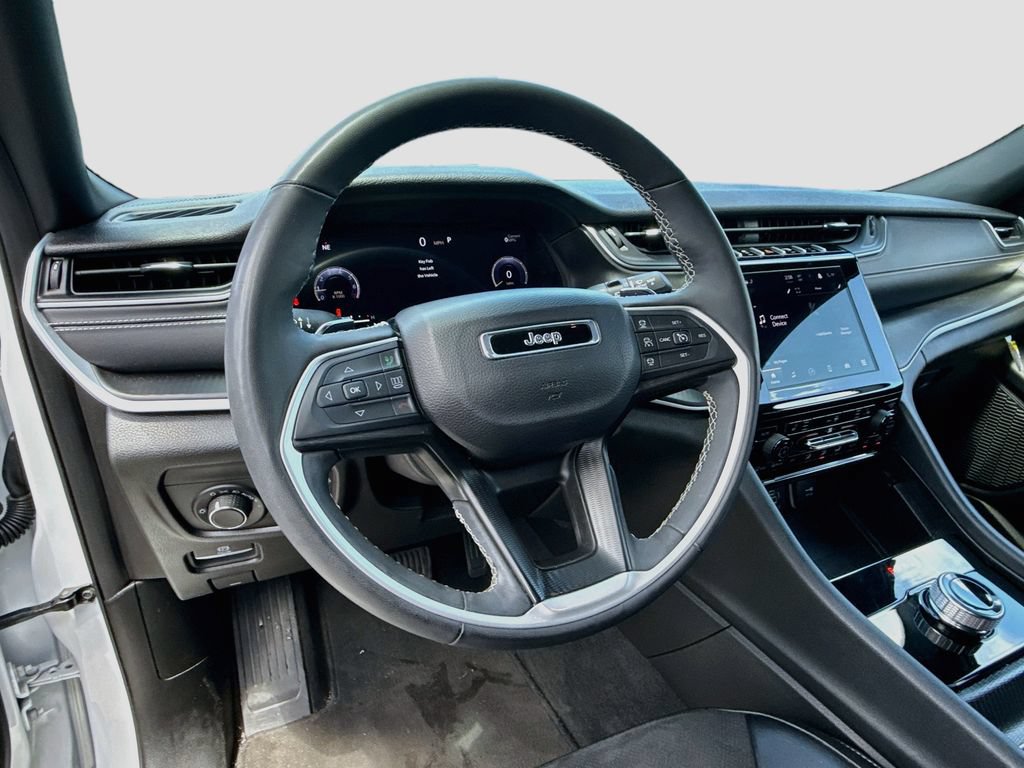 Used 2024 Jeep Grand Cherokee Altitude RWD image 12