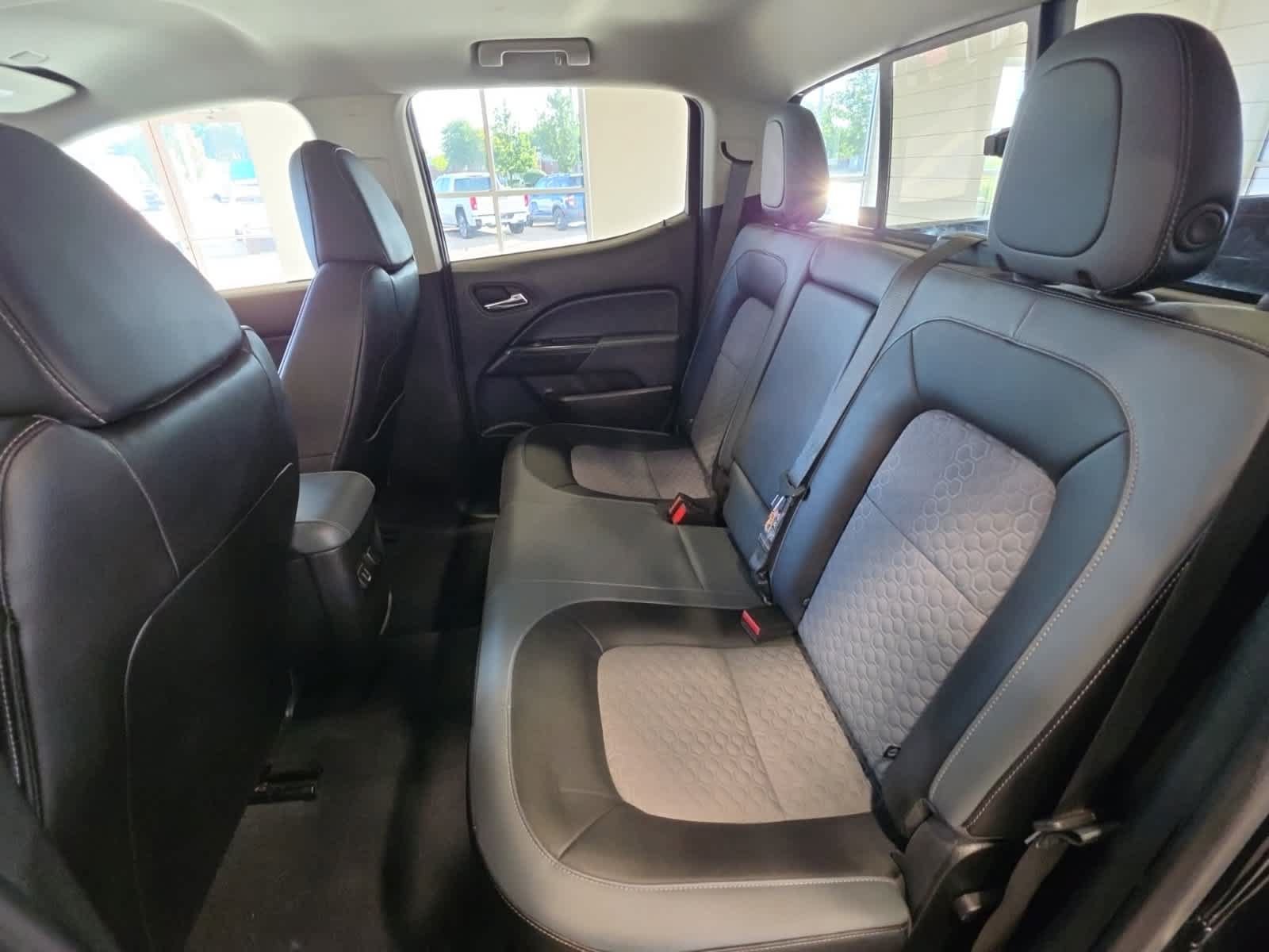 Used 2022 Chevrolet Colorado Z71 AWD/4WD image 30