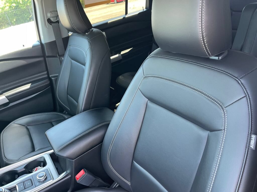Certified 2024 Ford Explorer XLT w/ Equipment Group 202A AWD/4WD image 6