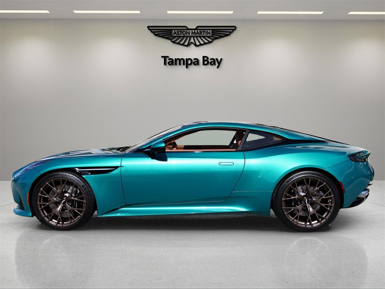 Used 2025 Aston Martin DB12 Coupe image 2