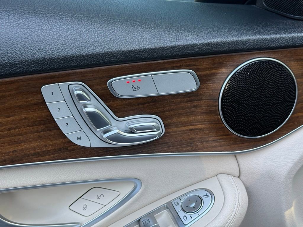 Used 2021 Mercedes-Benz C 300 Sedan image 4