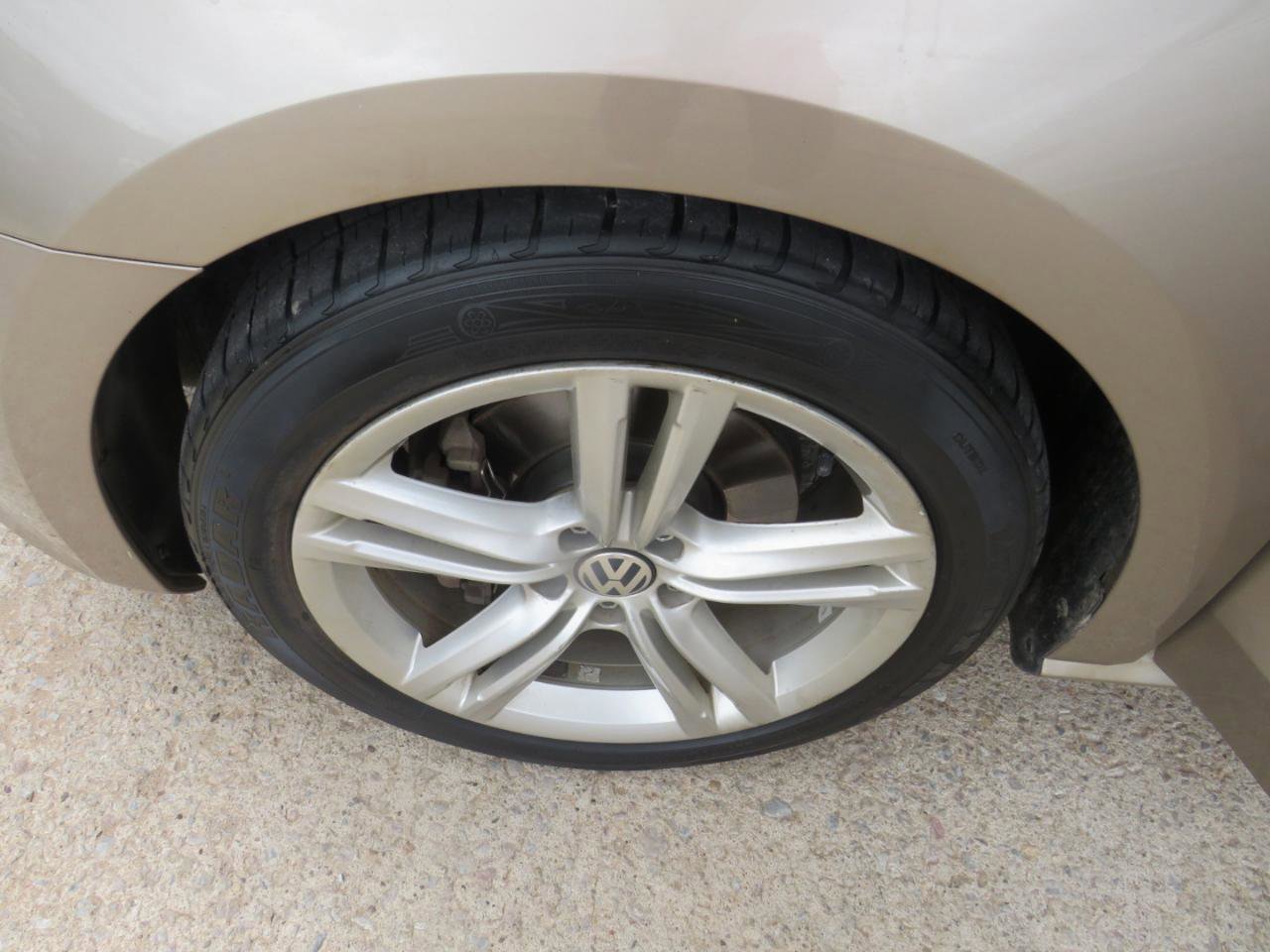 Used 2015 Volkswagen Passat TDI SE FWD image 33
