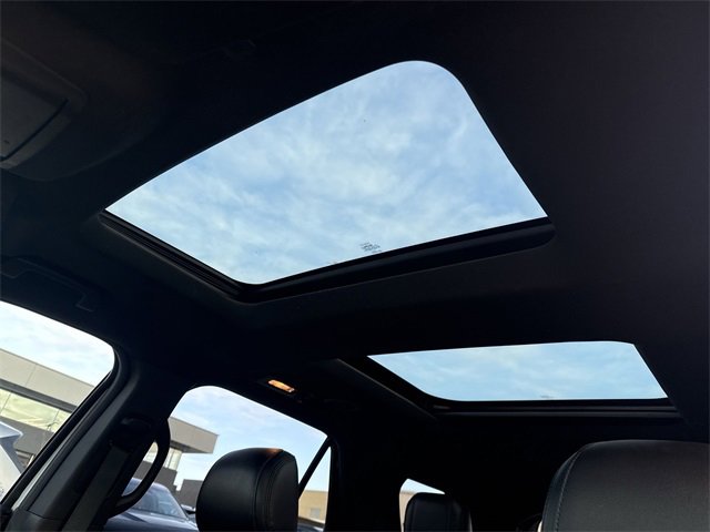 Used 2017 Ford Explorer XLT w/ Equipment Group 202A image 21