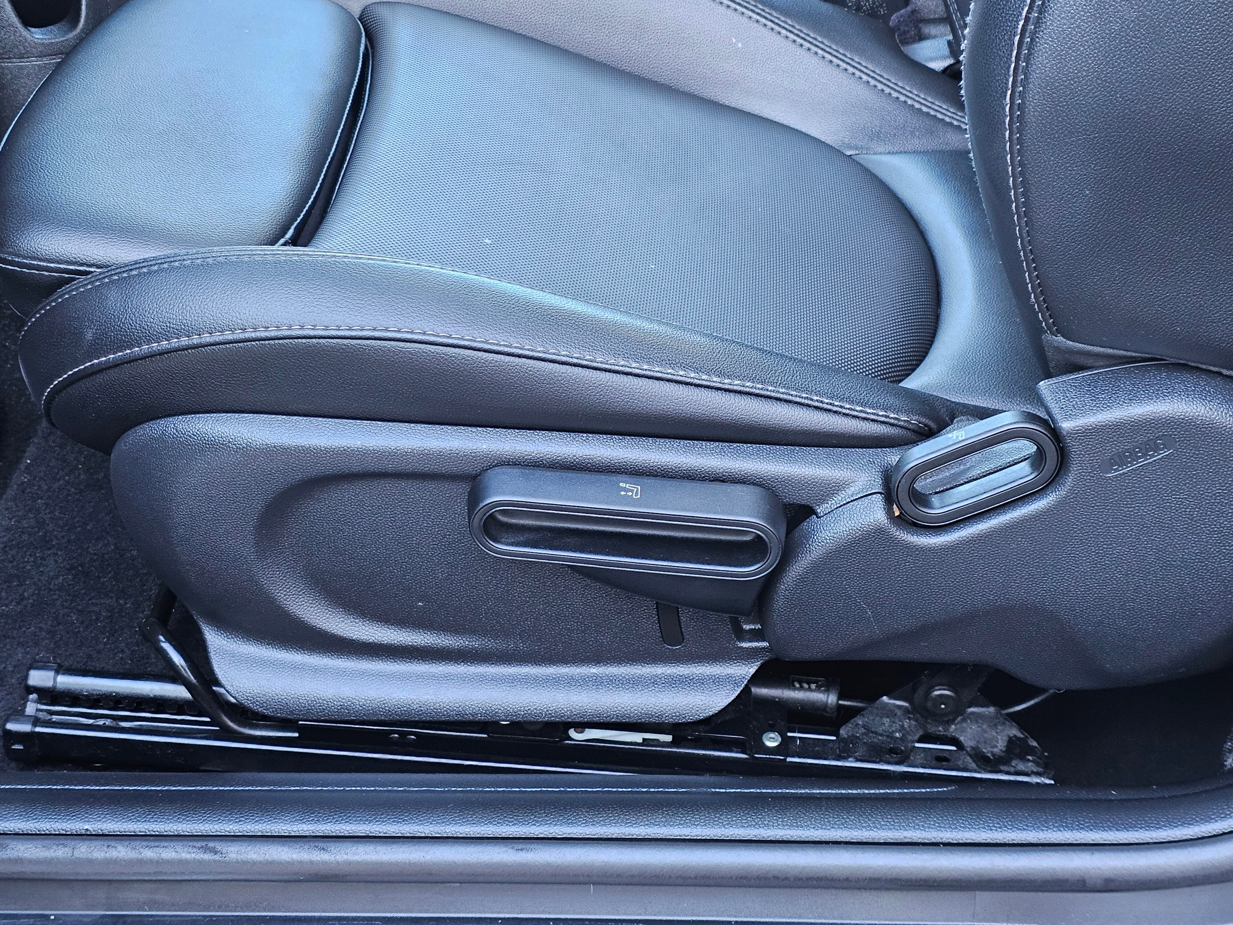 Used 2016 MINI Cooper 2-Door Hardtop image 24