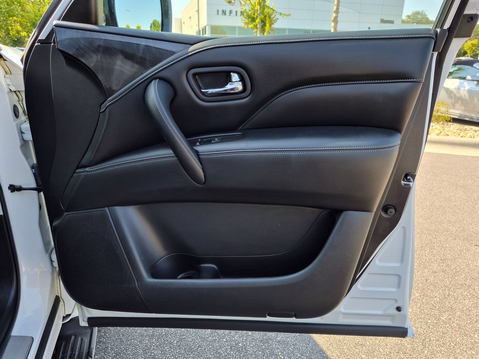 Used 2023 INFINITI QX80 Luxe w/ Cargo Package AWD/4WD image 37