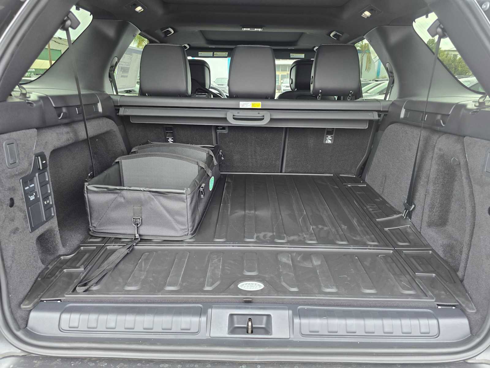 New 2025 Land Rover Discovery S image 16