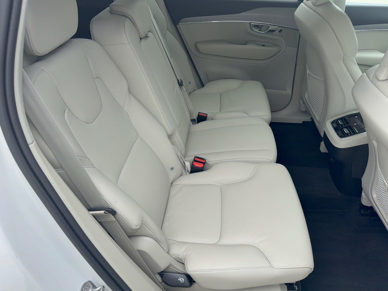 Certified 2025 Volvo XC90 B5 Core w/ Protection Package Premier AWD/4WD image 29
