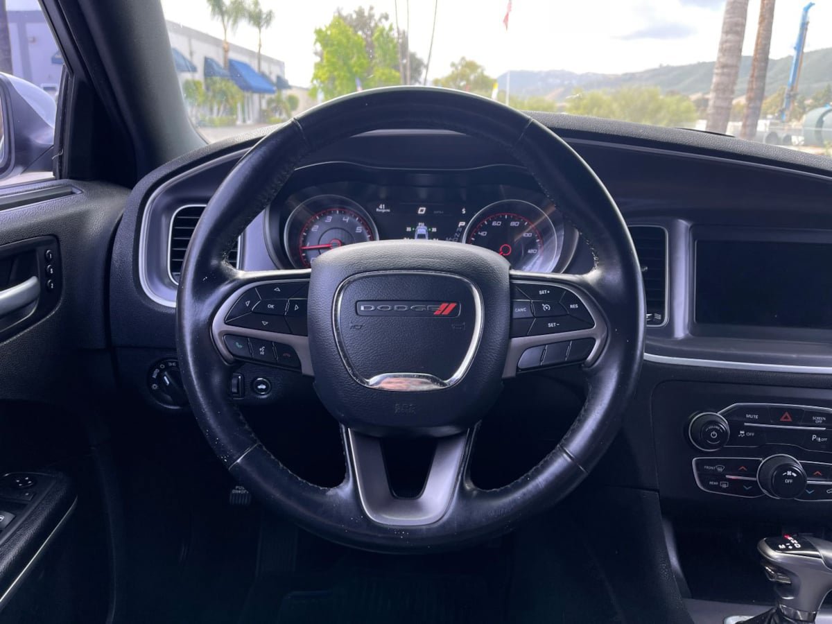 Used 2019 Dodge Charger SXT w/ Leather Interior Group RWD image 11