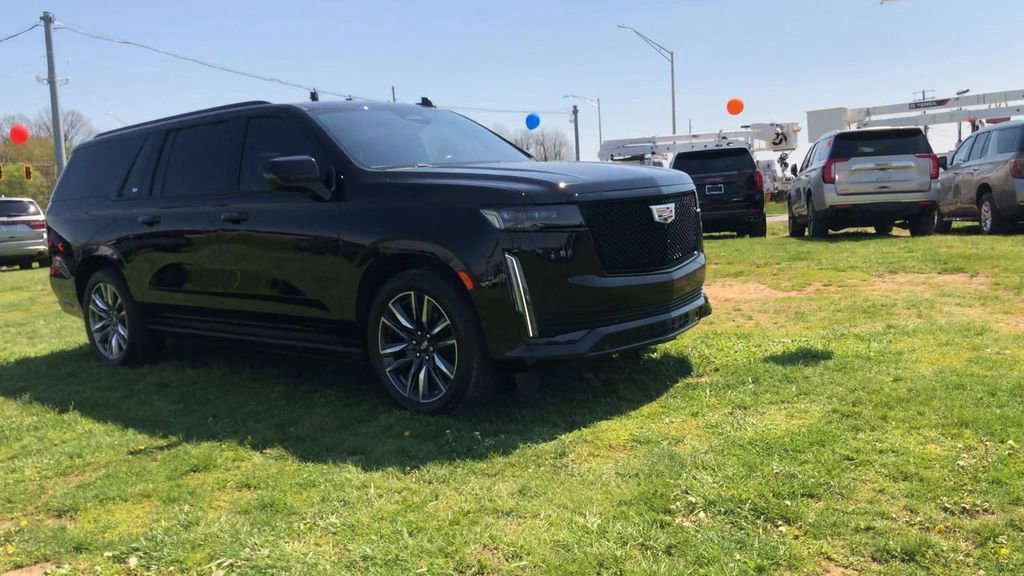 Used 2023 Cadillac Escalade ESV Sport Platinum AWD/4WD image 2