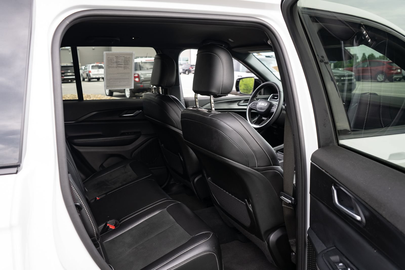 Used 2025 Jeep Grand Cherokee Altitude AWD/4WD image 20