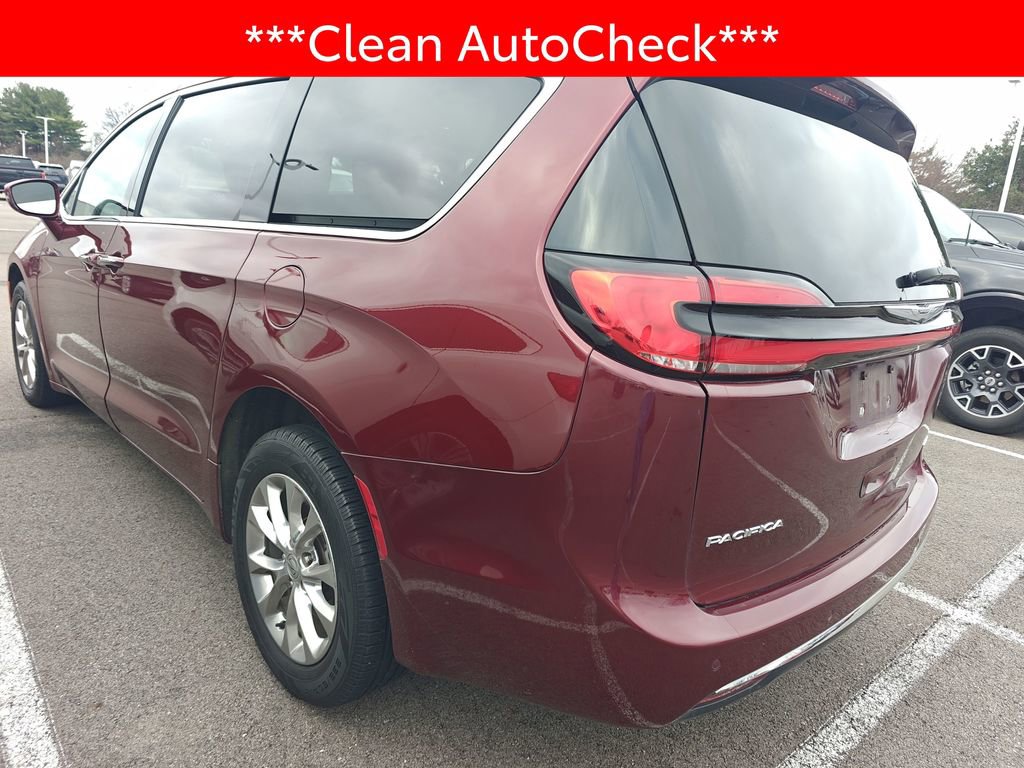 Used 2021 Chrysler Pacifica Touring-L image 4