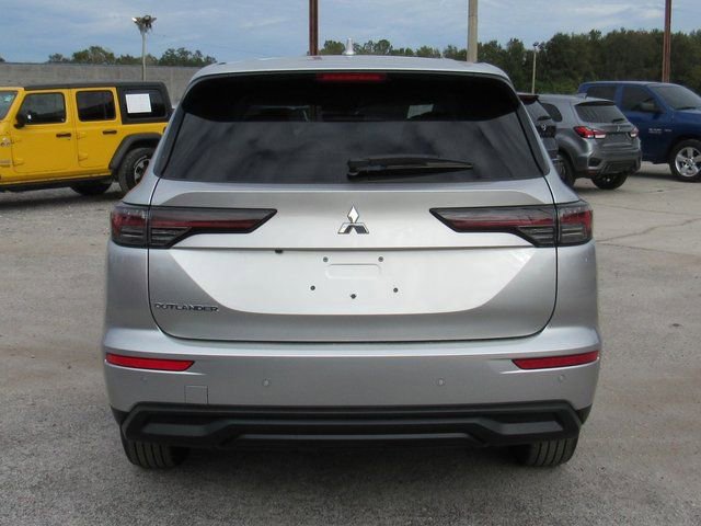 New 2026 Mitsubishi Outlander ES image 4