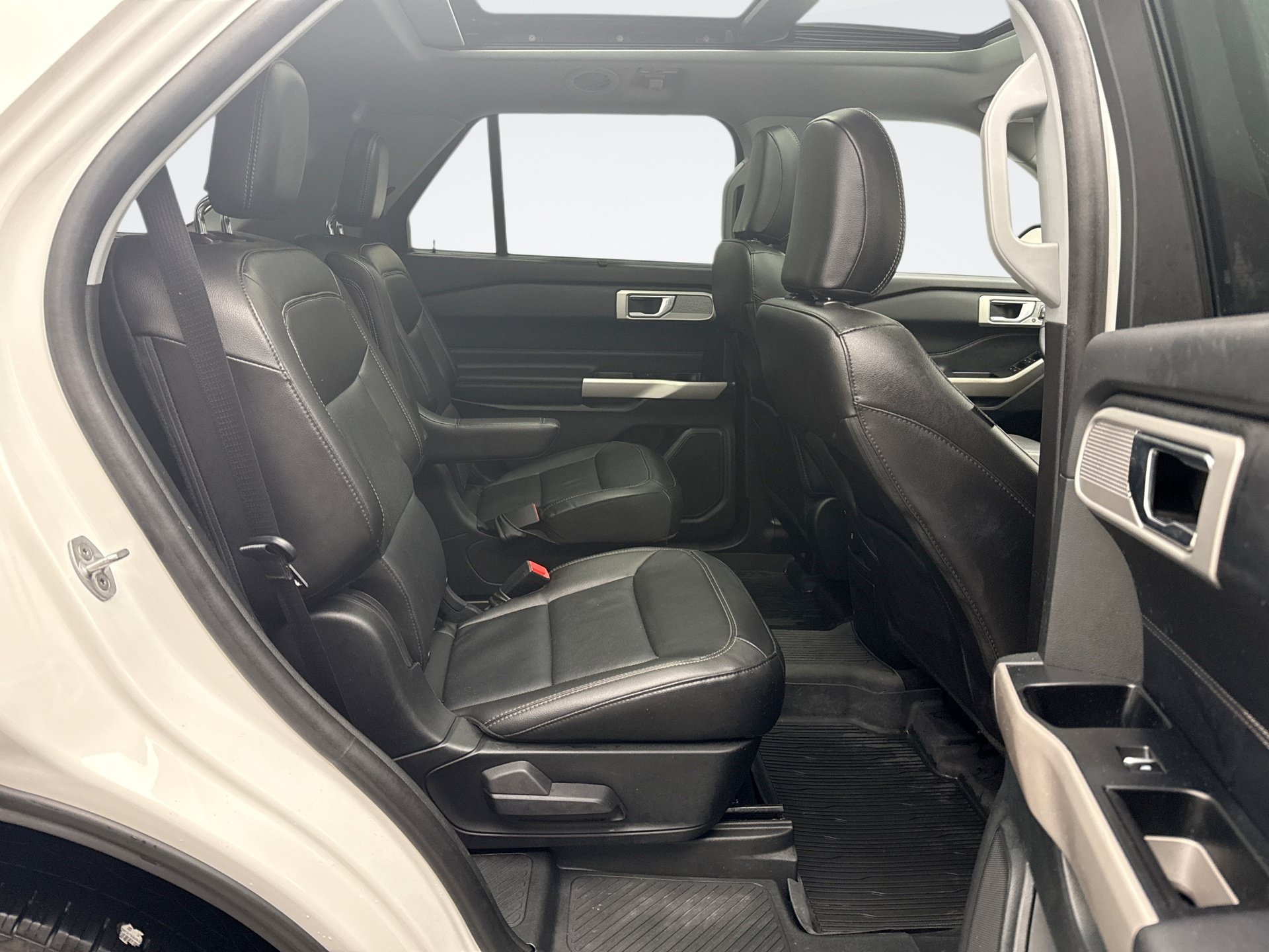 Used 2022 Ford Explorer Limited w/ Equipment Group 301A AWD/4WD image 21
