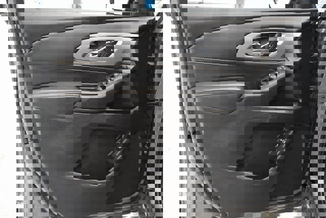 Used 2020 Chevrolet Traverse LT image 22