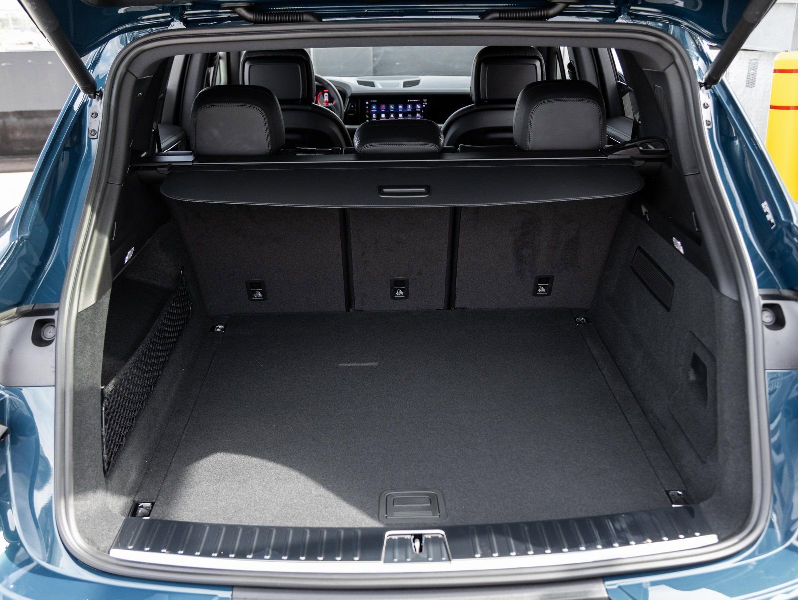 Certified 2026 Porsche Cayenne AWD/4WD image 28