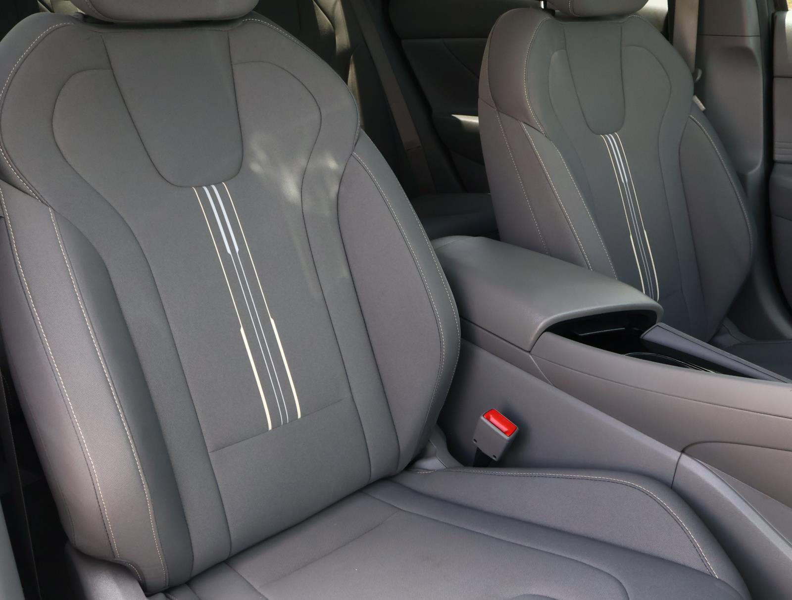 Used 2023 Hyundai Elantra Blue image 16