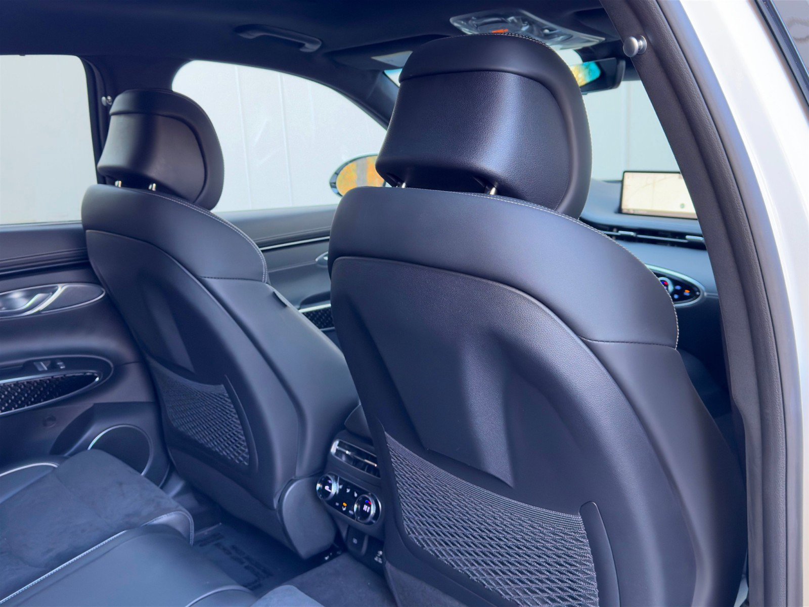 Used 2022 Genesis GV70 3.5T Sport w/ Sport Prestige Package image 40