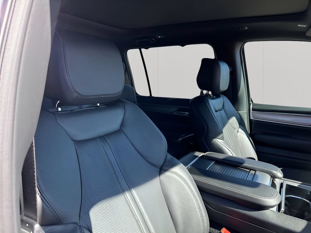 New 2026 Jeep Grand Wagoneer Limited AWD/4WD image 16