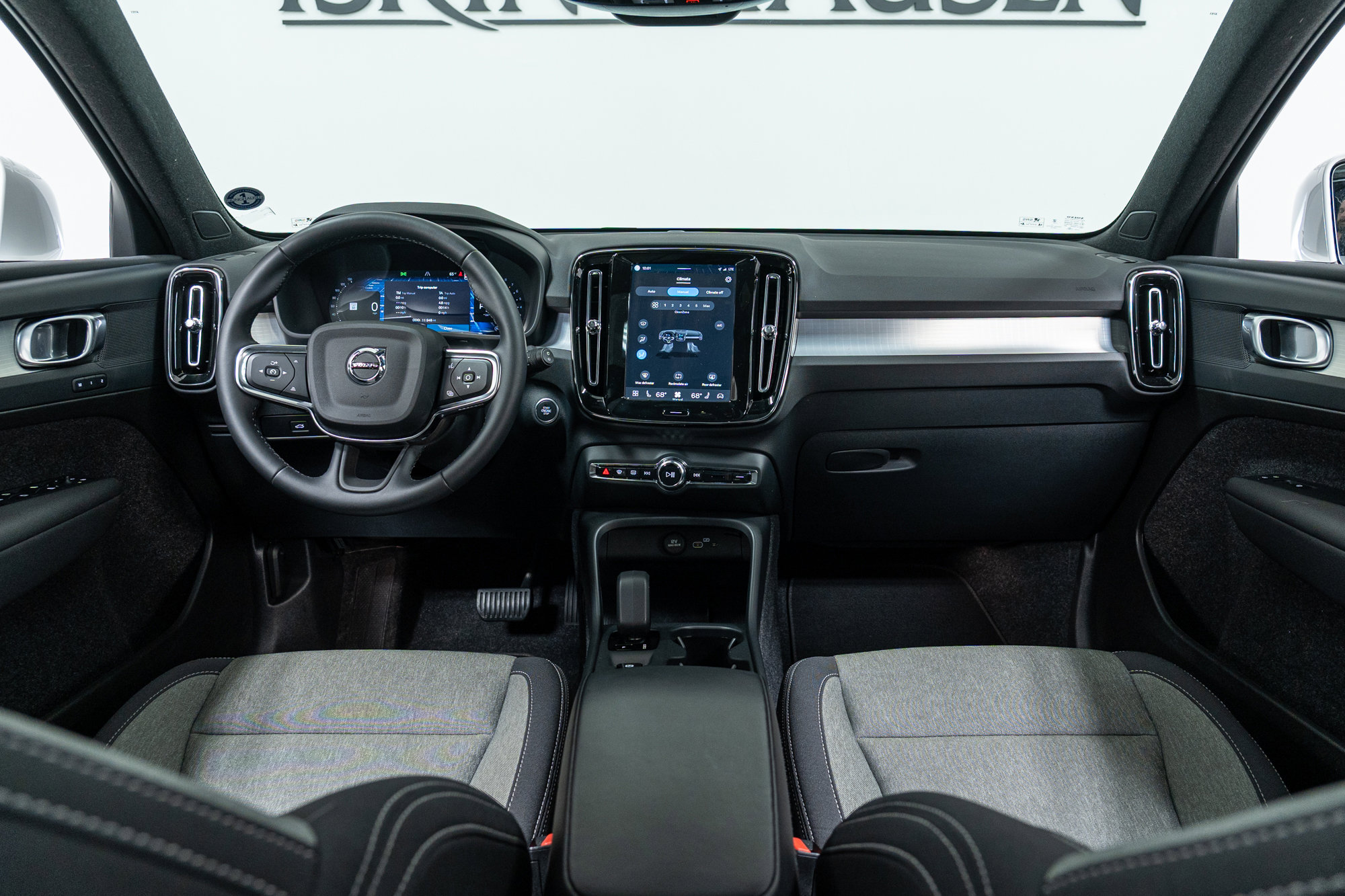 Certified 2025 Volvo XC40 B5 Core image 15