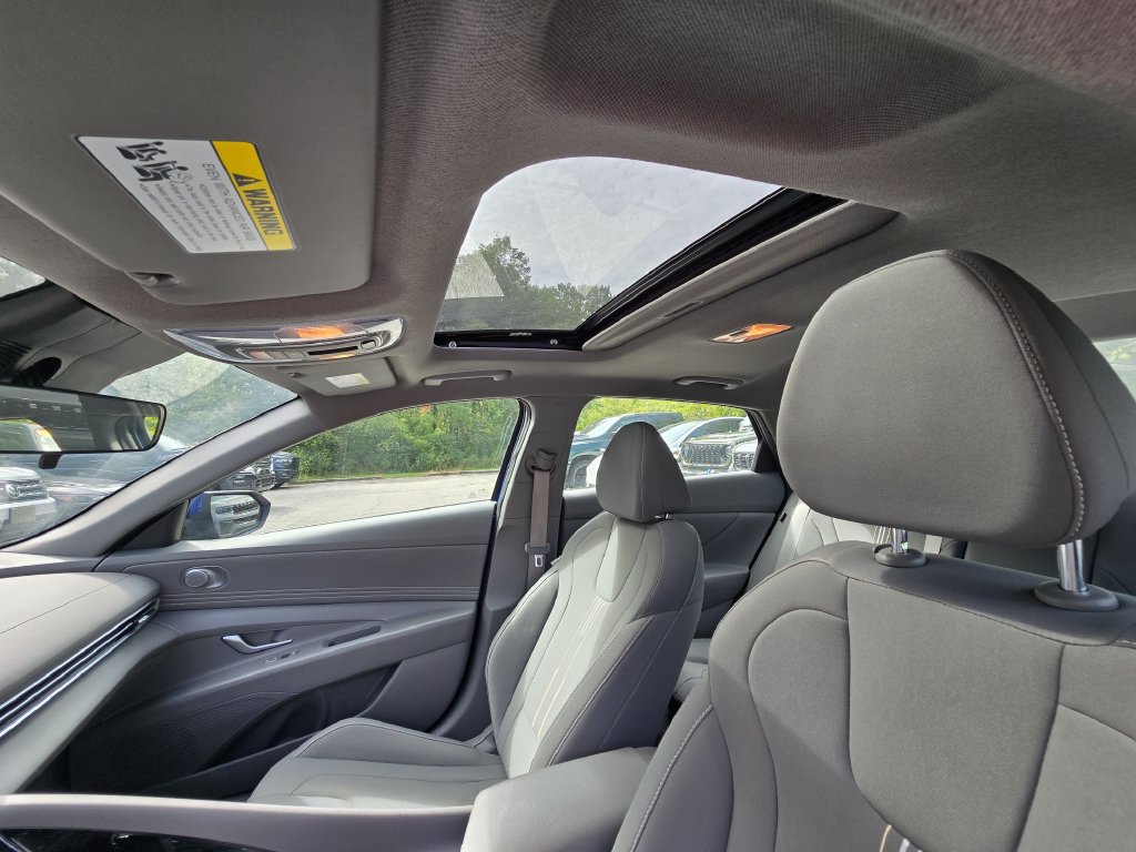 Used 2025 Hyundai Elantra SEL FWD image 26