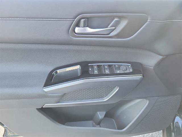 Used 2024 Nissan Pathfinder SL image 22