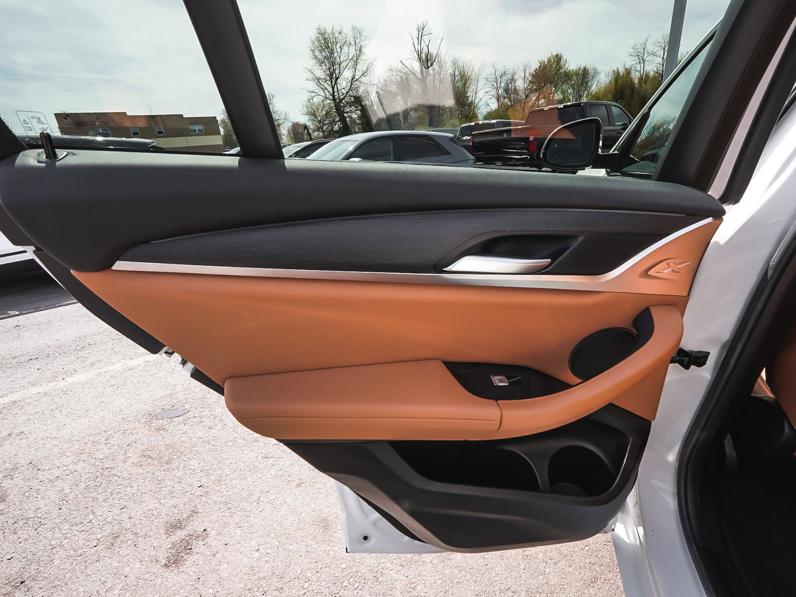 Used 2024 BMW X4 xDrive30i w/ Premium Package image 11