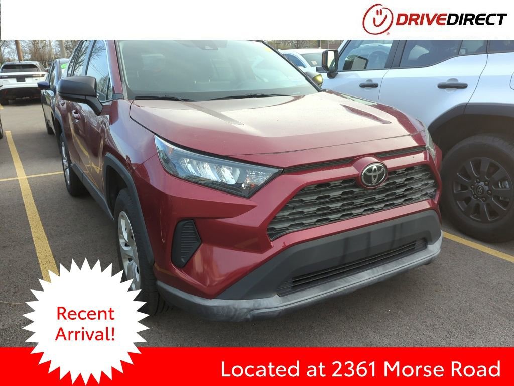 Used 2020 Toyota RAV4 LE image 1
