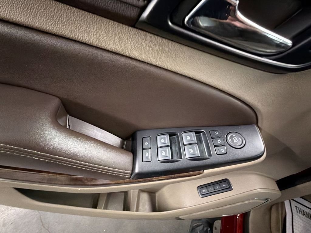 Used 2018 Chevrolet Suburban LT image 23