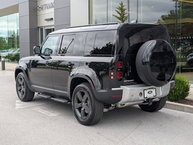 New 2025 Land Rover Defender 110 S image 3