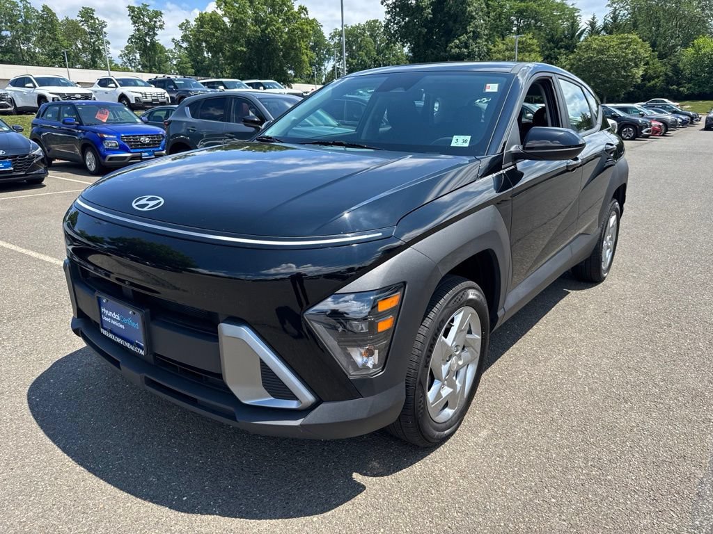 Certified 2025 Hyundai Kona SE AWD/4WD image 2