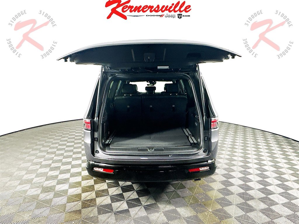 New 2025 Jeep Wagoneer L Series III image 16