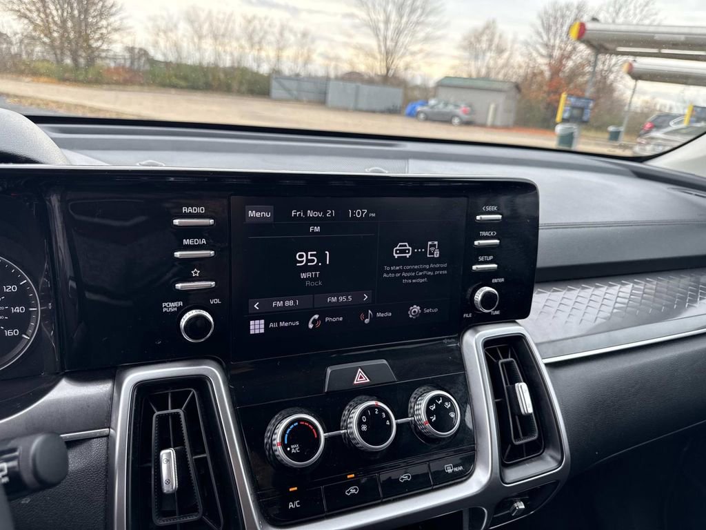 Used 2023 Kia Sorento LX image 14
