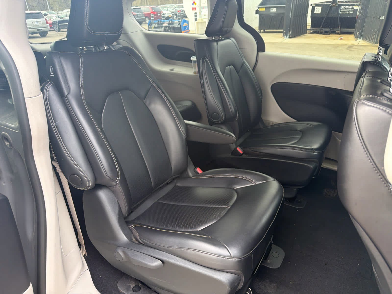 Used 2023 Chrysler Pacifica Touring-L FWD image 8