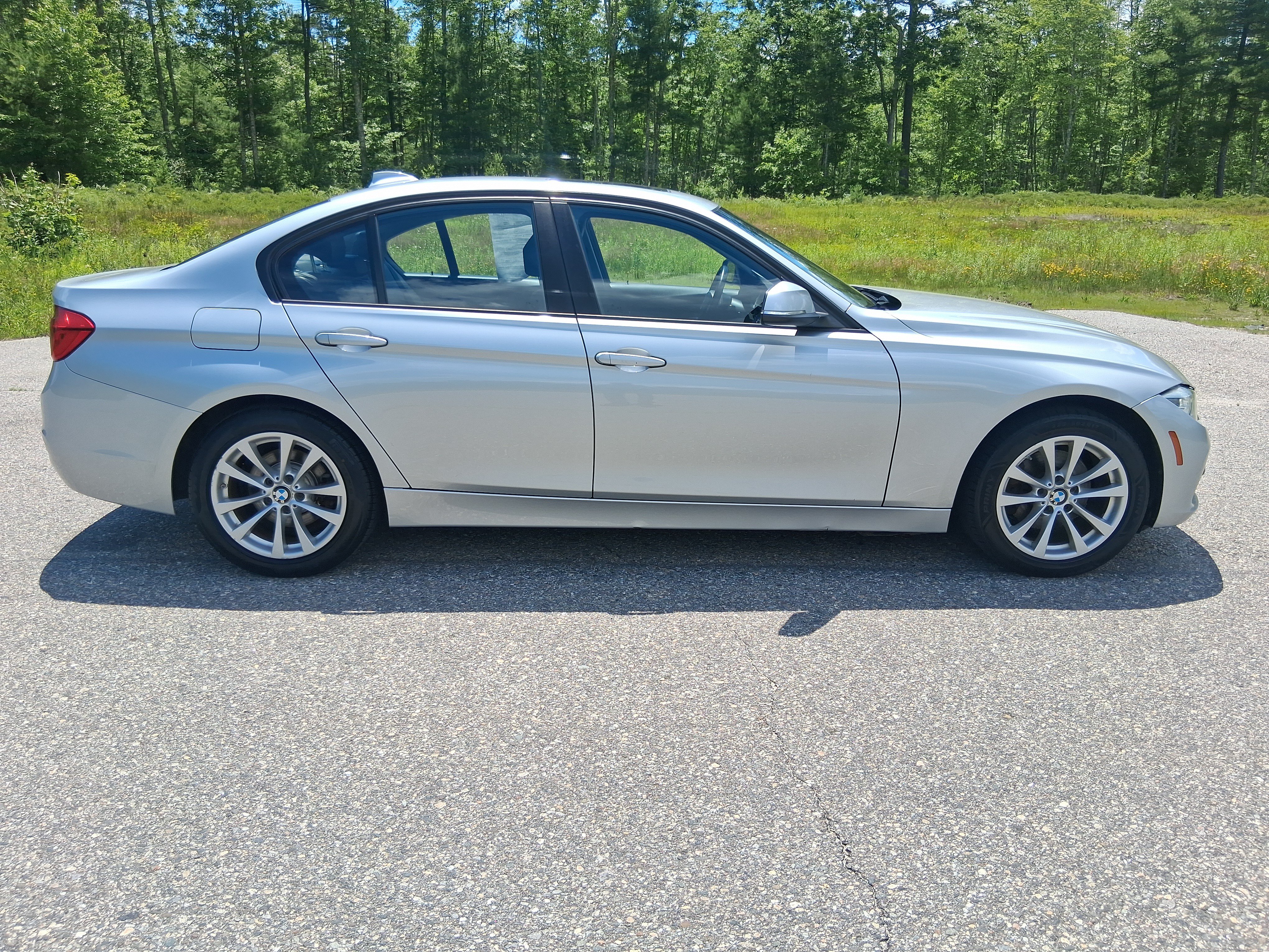 Used 2018 BMW 320i xDrive Sedan AWD/4WD image 4