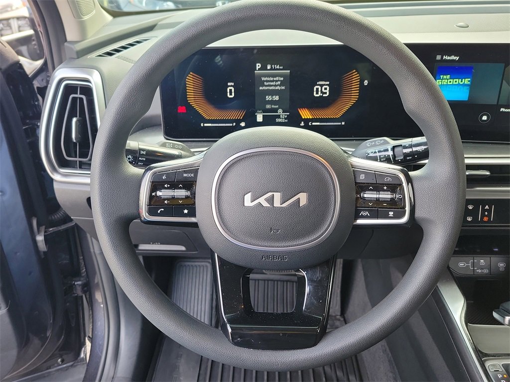 Used 2025 Kia Sorento LX image 28