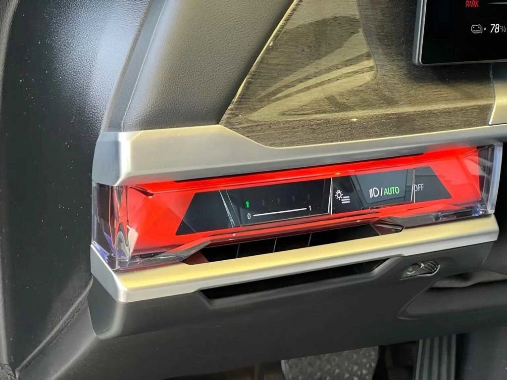 Used 2024 BMW i7 xDrive60 image 32