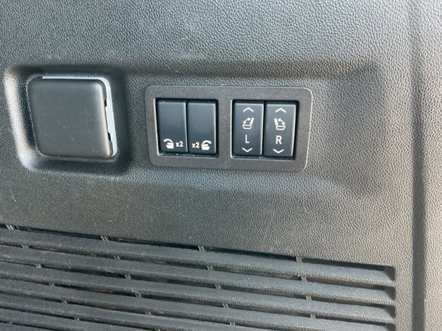 Used 2024 Chevrolet Suburban Premier AWD/4WD image 17