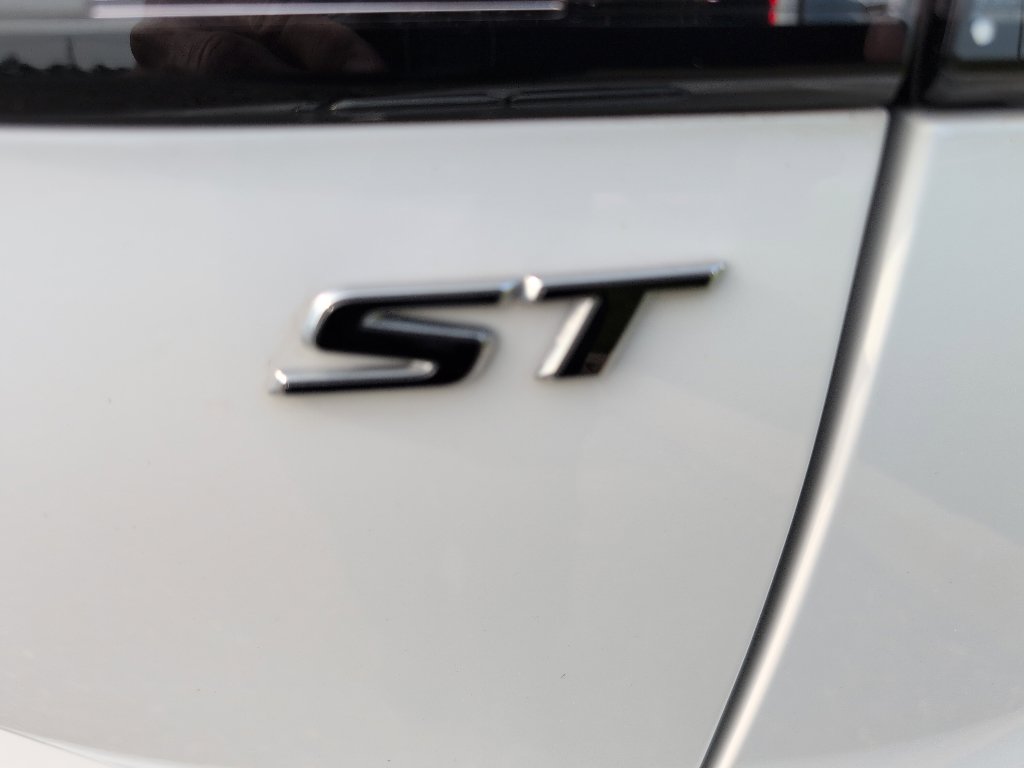 Used 2023 Buick Envision Essence w/ Technology Package I image 8