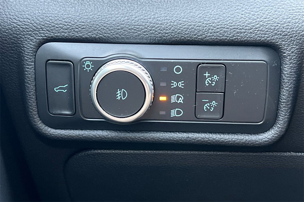 Used 2022 Ford Explorer XLT w/ Equipment Group 202A image 33