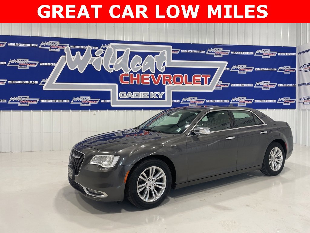 Used 2017 Chrysler 300 C image 1