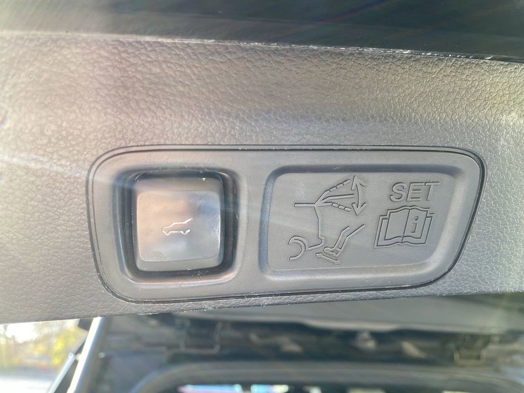 Used 2019 Ford Expedition Limited image 18