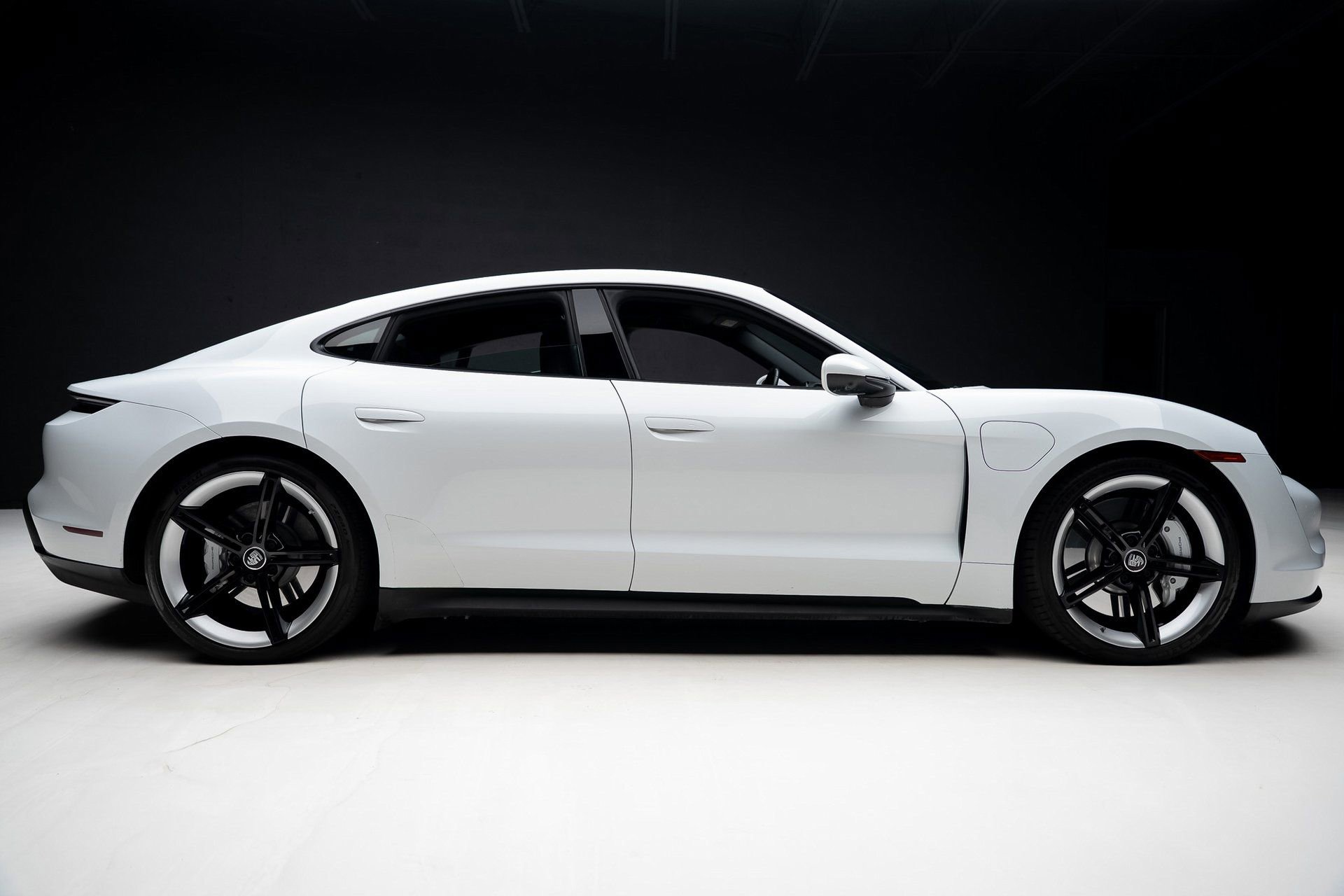 Used 2022 Porsche Taycan image 32