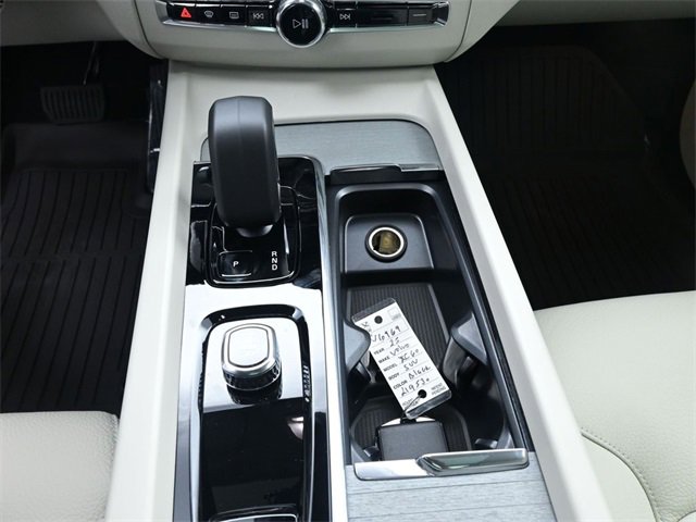 Used 2025 Volvo XC60 B5 Plus w/ Protection Package Premier image 13
