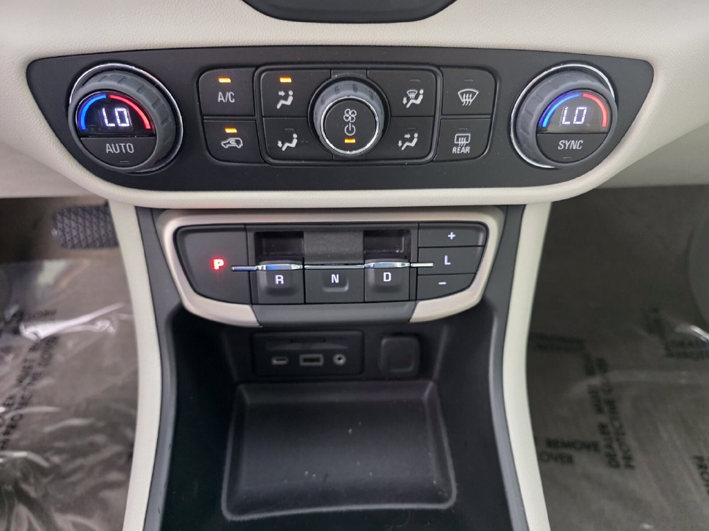 Used 2024 GMC Terrain Denali w/ Denali Premium Package AWD/4WD image 24