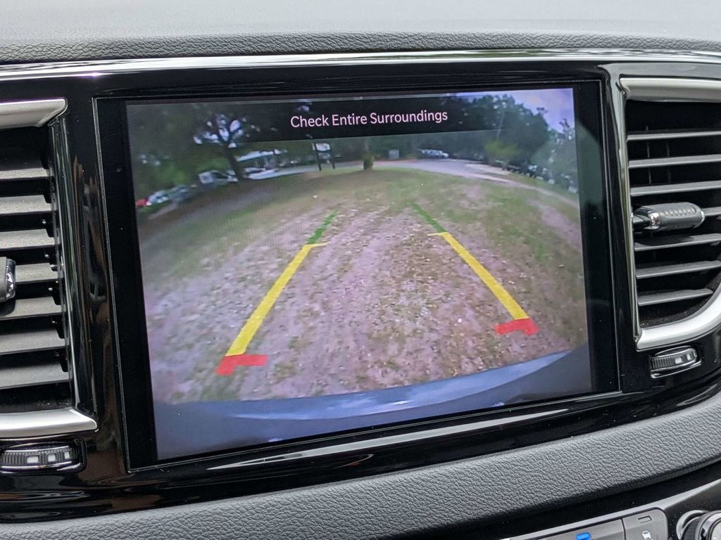 Used 2023 Chrysler Pacifica Touring-L FWD image 21