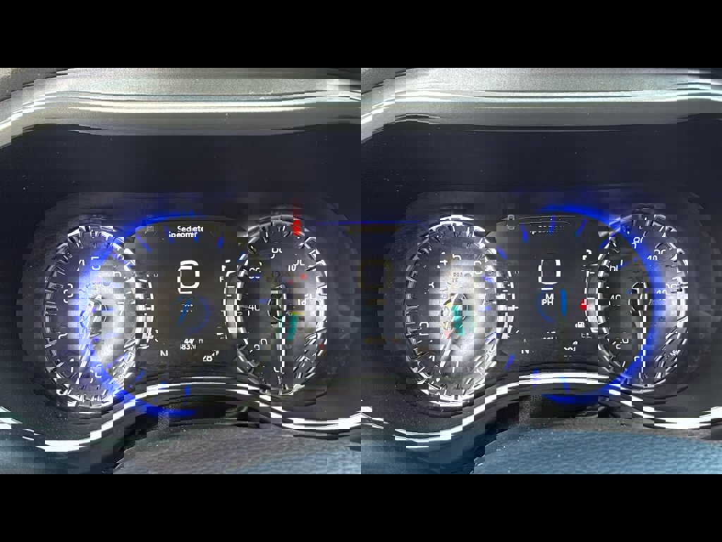 Used 2025 Chrysler Pacifica Select image 14