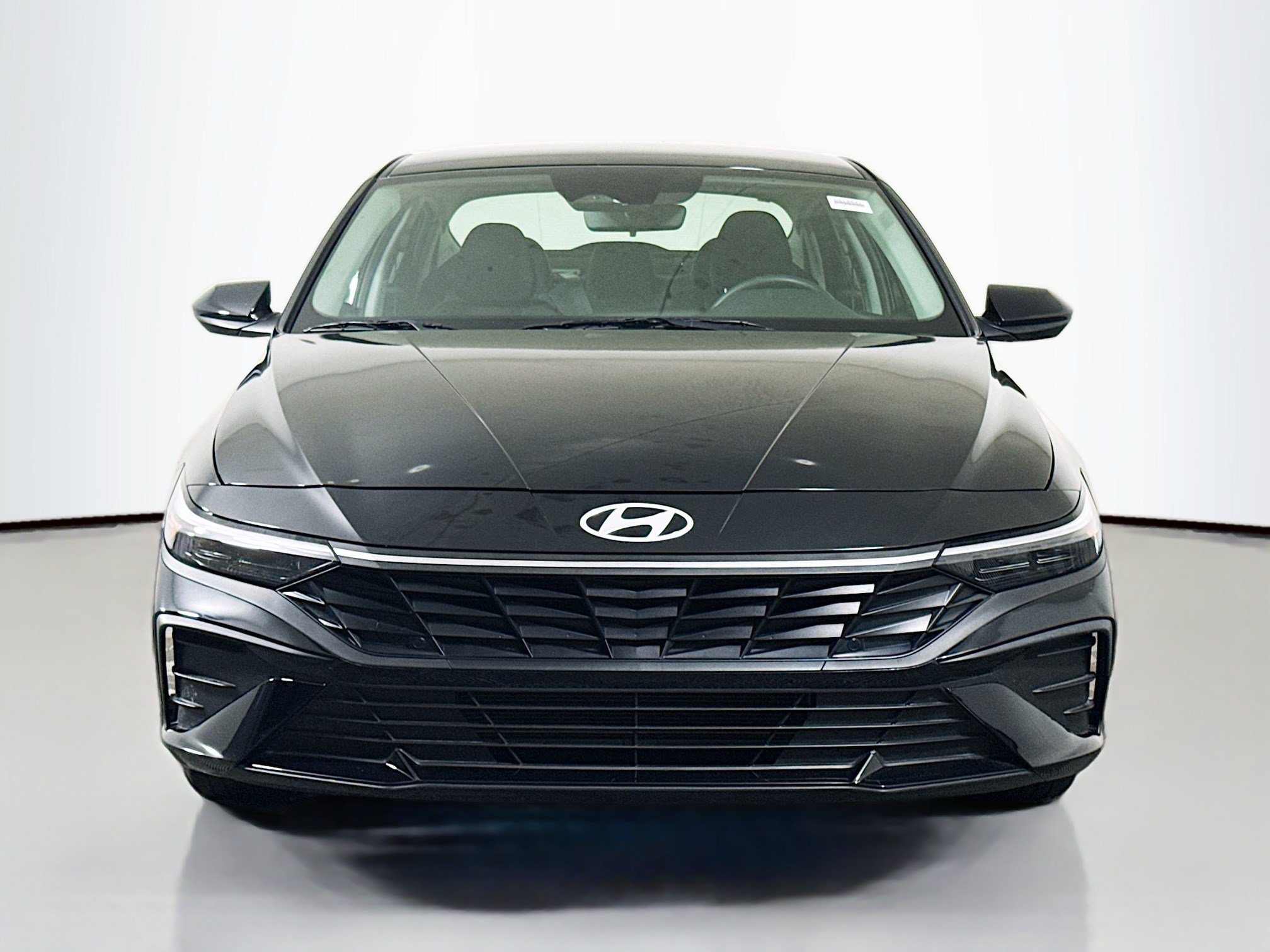 Used 2025 Hyundai Elantra SE FWD image 2